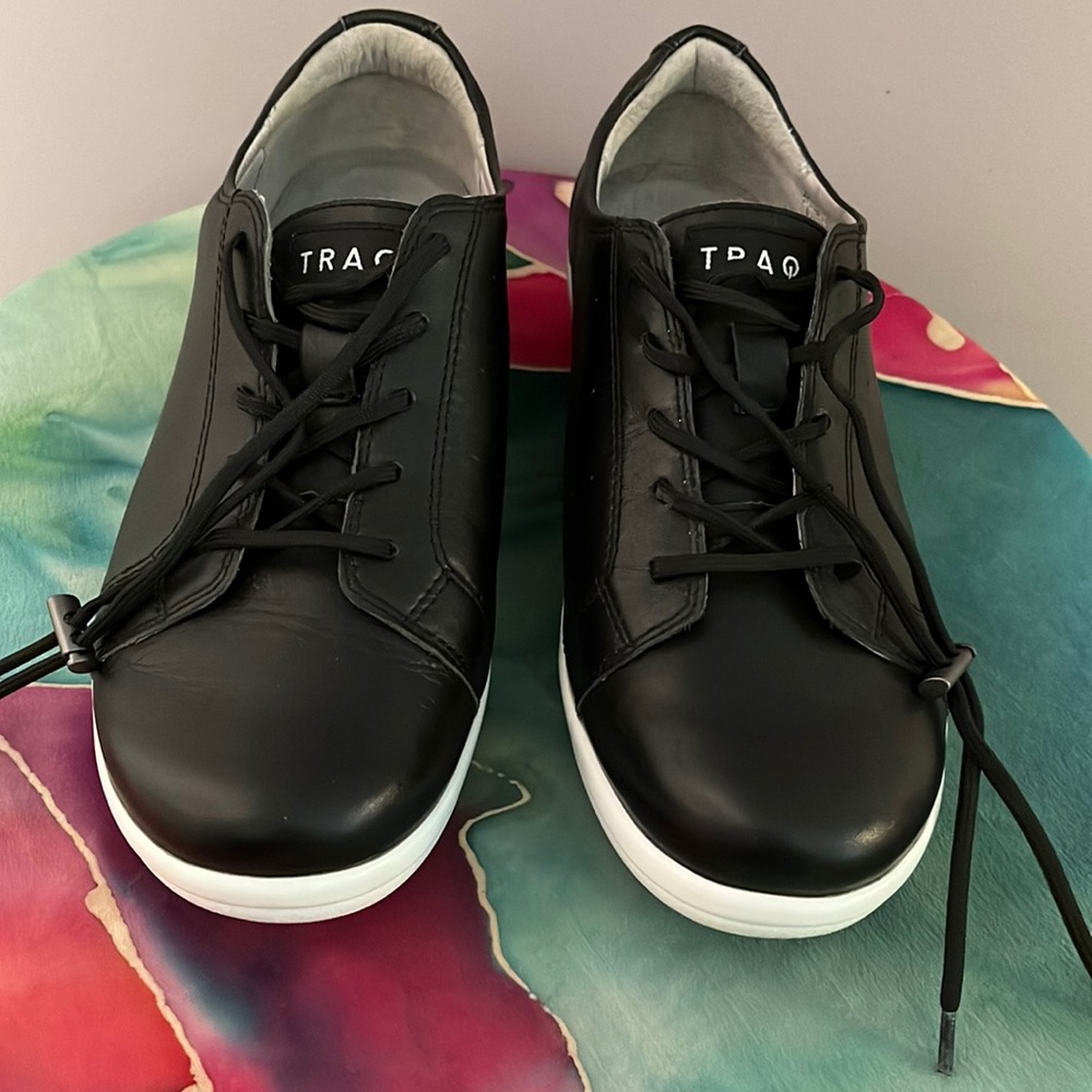 Alegria TRAQ Q Chip Sneakers